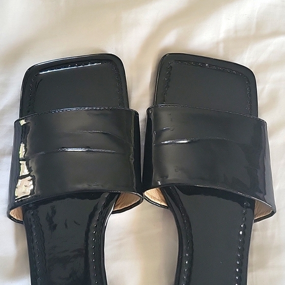 Black patent leather square toed flats, EUC🎉🎊 - Picture 3 of 7